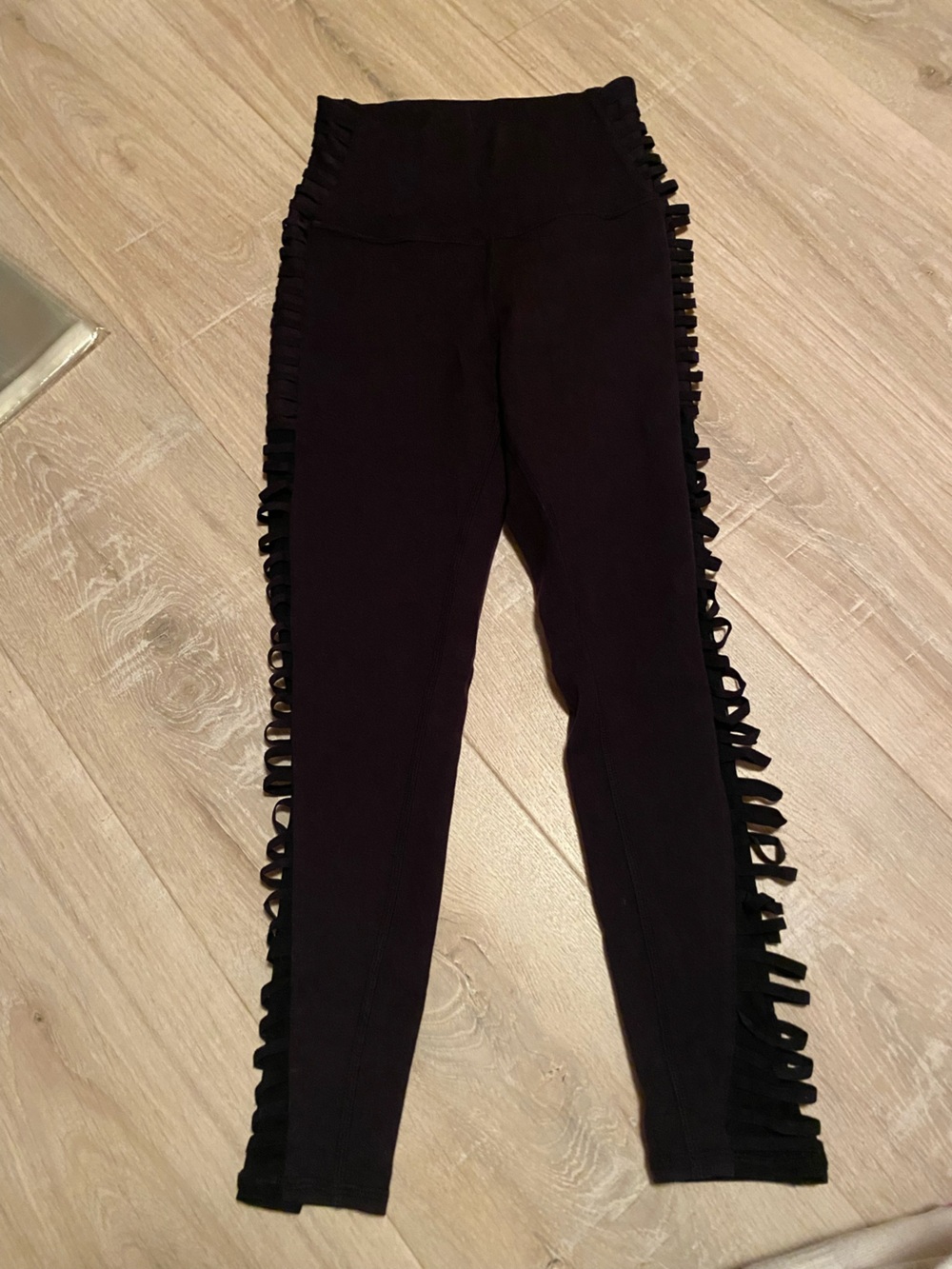 Alo Yoga Women’s Black Fringe Cutout Leggings Athletic Yoga Pants Size XXS